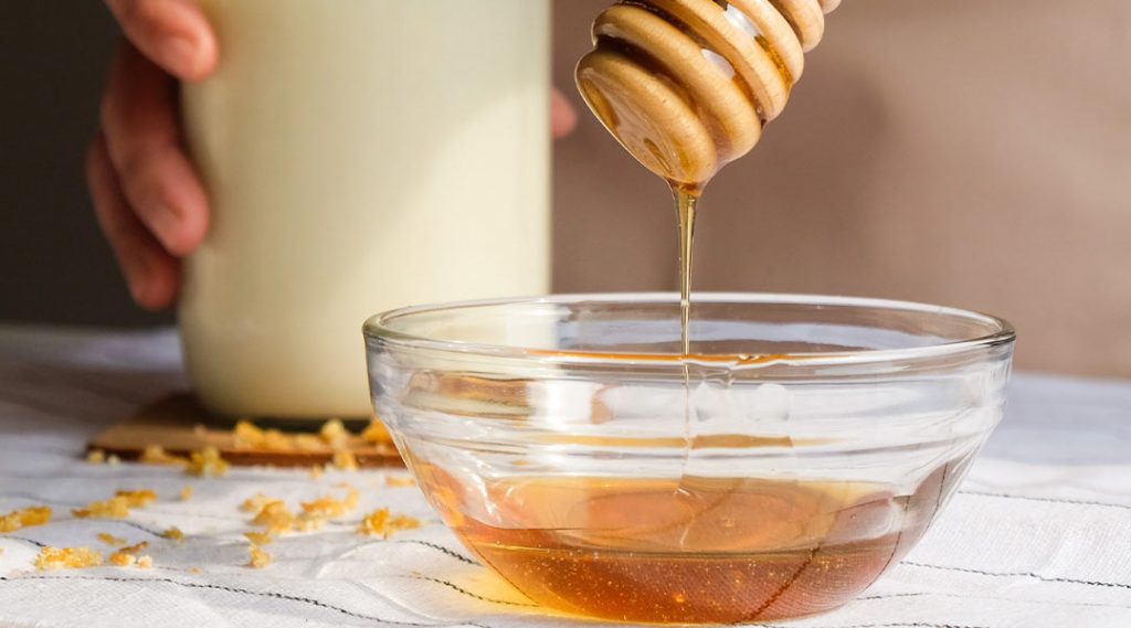 Honey for Hair The Benefits and How to Use It  Gisou